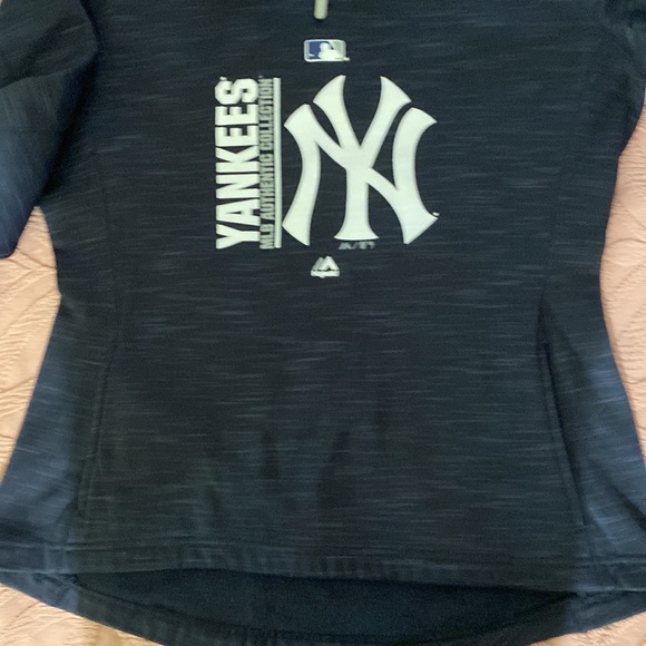 Like new Magestic authentic collection large - Picture 5 of 8